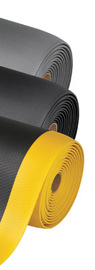 Superior Manufacturing 3' X 60' Black And Yellow PVC Foam NoTrax® Blade Runner™ Anti Fatigue Floor Mat