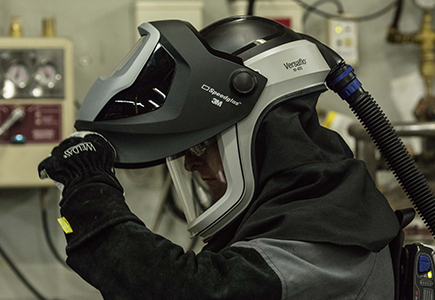 A 3M user gears up for the job with 3M head and face protection.
