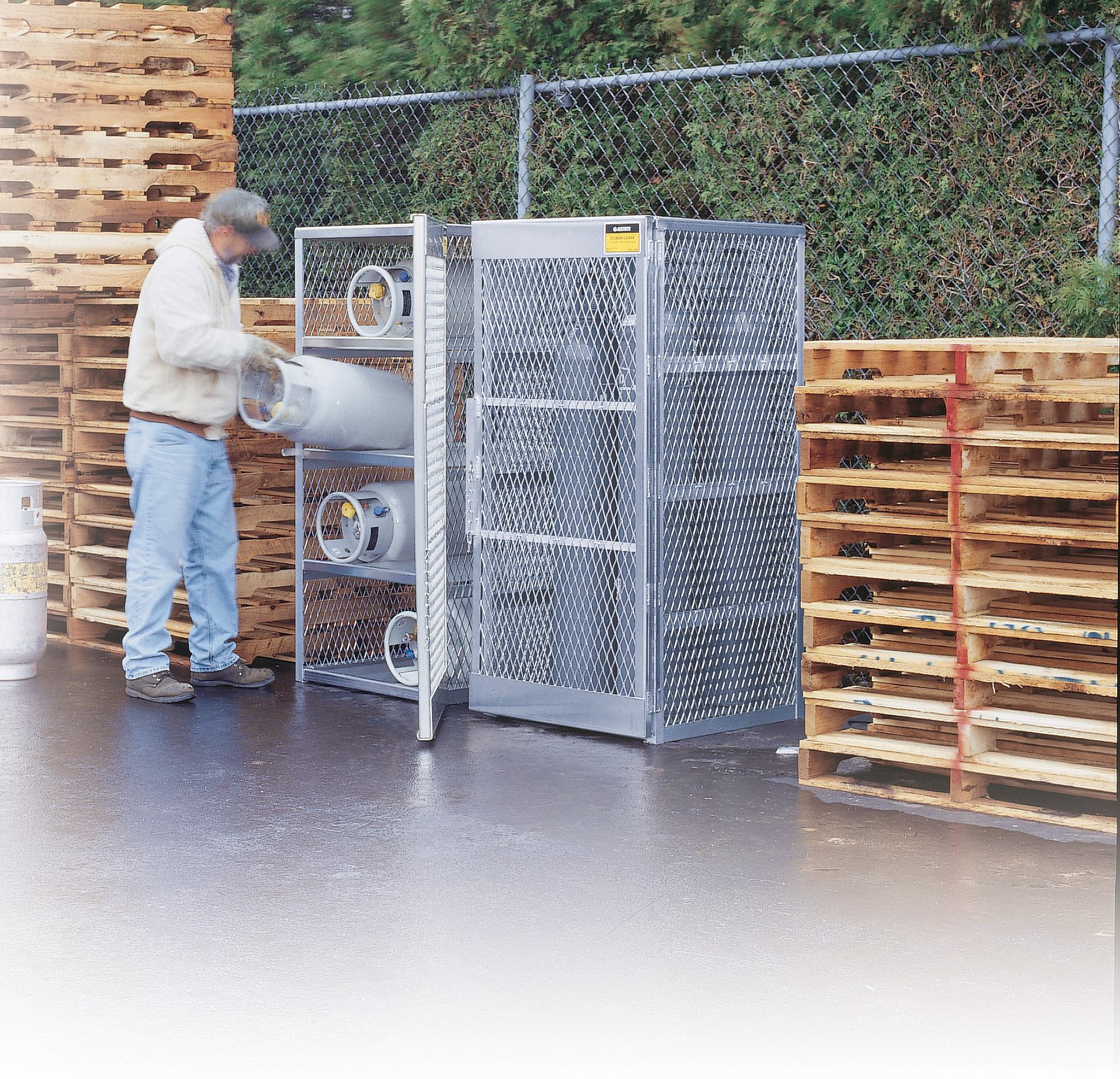 Airgas Jtr23006 Justrite 30 X 65 X 32 Aluminum Vertical 10 Cylinder Storage Locker With 1 Manual Close Door For Flammables