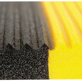 Superior Manufacturing 3' X 12' Black And Yellow Dyna-Shield® PVC Sponge NoTrax® Blade Runner™ Anti Fatigue Floor Mat
